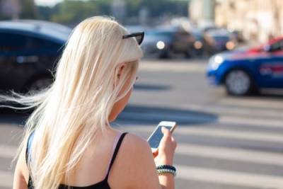 b2ap3_thumbnail_careless-pedestrian-causing-accident-injury-1.jpg