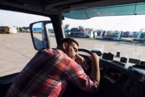 b2ap3_thumbnail_sleepy-fatigued-truck-driver-accident-1.jpg